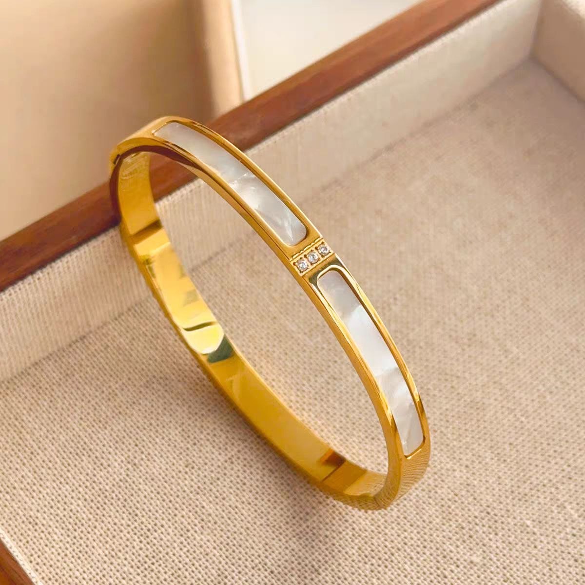 Quinn Bangle